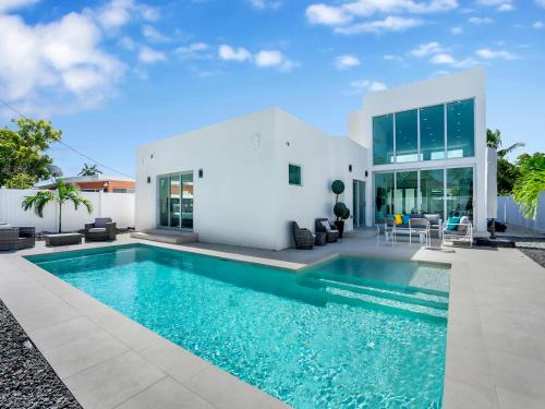 Villa Coral Bay – khách sạn tại Surfside