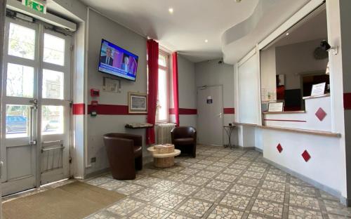 Au Royal Hotel - image 5