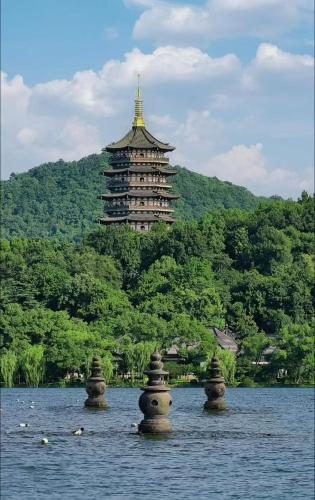Nost algia S Hotel Hangzhou West Lake & Lingyin Temple 时光漫步S酒店杭州西湖店 Free laundry service, Free fresh ground coffee