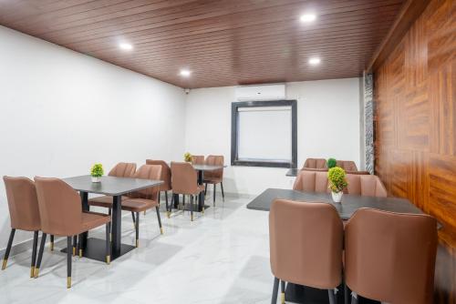 Restaurant, Sunrise Hotel Shamshabad near Rajiv Gandhi International Airport