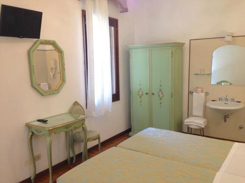 2 twin beds