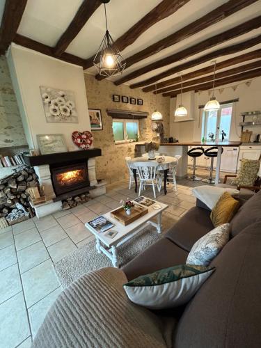 Gîte du Rossignol à 5 minutes du Château de la Citardière et à 14 minutes du Château de Bourneau (Gite du Rossignol a 5 minutes du Chateau de la Citardiere et a 14 minutes du Chateau de Bourneau) in Saint-Hilaire-des-Loges