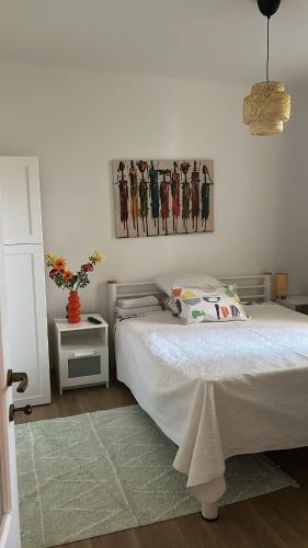 Cama, Stela's Home in Centru