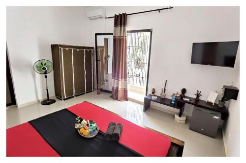 La MAISON BLANCHE - C - CENTRAL - CALME - WIFI - White Butterfly Hostel in Ouakam