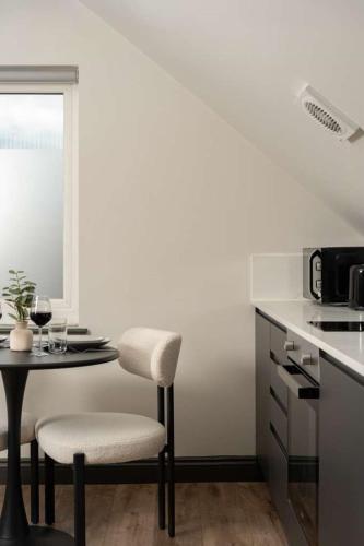 Arnos Grove Gem AC 1BR Sleeps 2 | WiFi & Parking. London