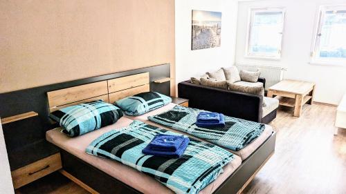2 queen beds