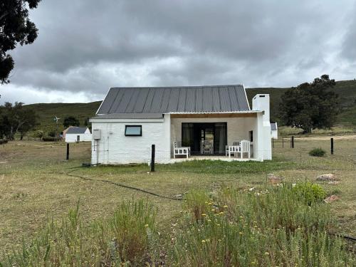 Exterior view, The Sheperd's Cottage in Kareedouw