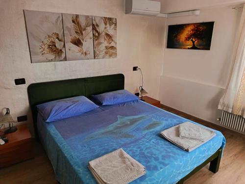 2 twin beds