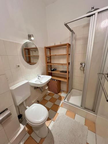 Zuhanyzó, Messe-Apartment in ruhigem Hinterhof Nordstadt in Nordstadt