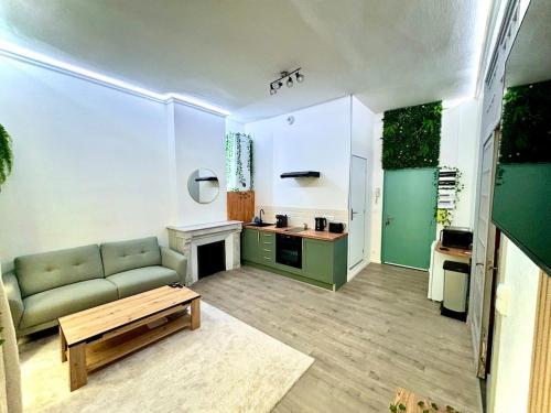 Le Cours National T2 rénové Charme & Confort (Le Cours National T2 renove Charme & Confort) in Saintes