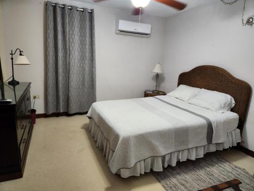 Beautiful quiet house, near everthing – khách sạn tại Hato Rey Central