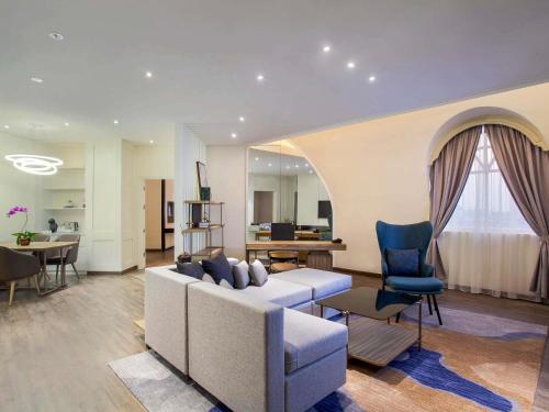 room detail thumbnail 1