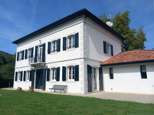 Maison spacieuse à Mendionde, 8 couchages, accès internet - FR-1-495-104 gîte à louer Mendionde
