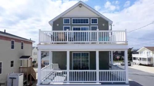 5 Bedroom Of In The Crest With Hot Tub in Beach Haven Crest, Vereinigte Staaten von Amerika