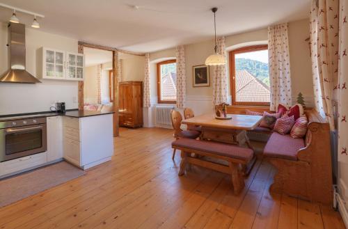 Altes Forsthaus - Fewo "Hasenhorn", mit privater Sauna, Todtnau- Feldberg