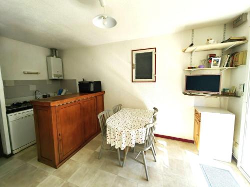 Villa mitoyenne charmante avec piscine, 6 pers., parking privatif - FR-1-607-27