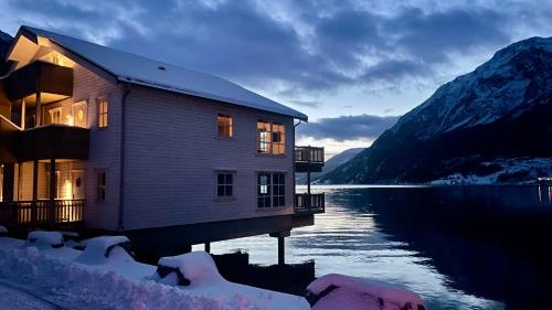 Skjolden Resort in Школден