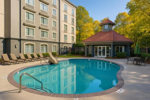 La Quinta Inn & Suites by Wyndham Atlanta Alpharetta in الفاريتا