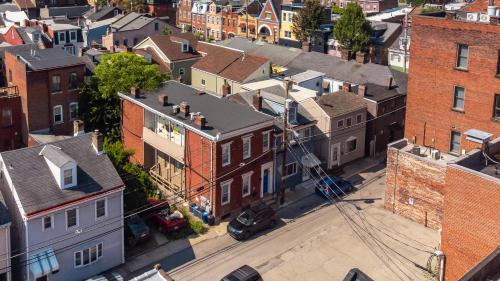 1 Bed Apt - Amazing Location 1 Block to Carson St in Pittsburgh, USA