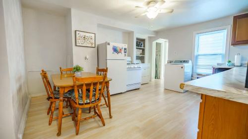 3 BR Southside Pad - Sleeps 8 - Amazing Location in Pittsburgh, USA