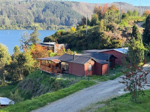 Cabaña en Valdivia frente al rio N1 (Cabana en Valdivia frente al rio N1) in Cutipai