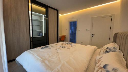 Luxury 3 Bedroom Family Apartment in Amman - image 12