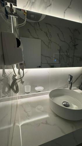 Luxury 3 Bedroom Family Apartment in Amman - image 10