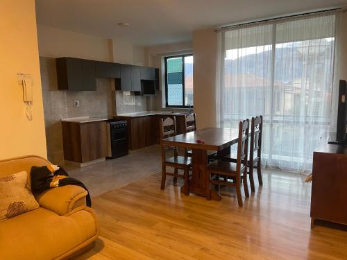 Cómodo y acogedor departamento amoblado (Comodo y acogedor departamento amoblado) in 科恰班巴