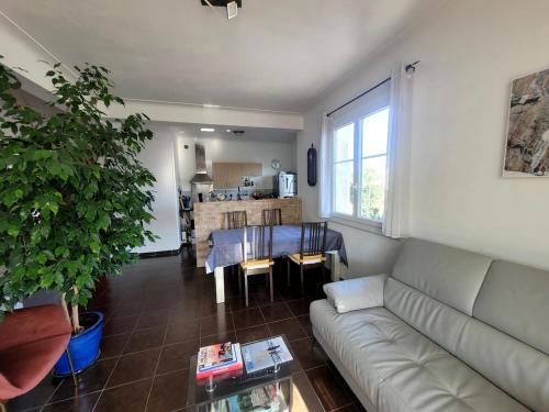 Apartment nice view near Musée Archéologique de Nice-Cimiez