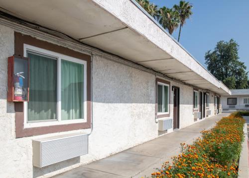 A szálláshely kívülről, Starlite Motel in San Bernardino (Kalifornia)