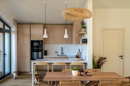 Konyha, Nordic Zen 2BR Beach House - Bali-Inspired Calm in Skulte