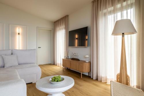 Nordic Zen 2BR Beach House - Bali-Inspired Calm in Skulte