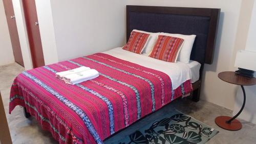 1 queen bed, 1 bunk bed