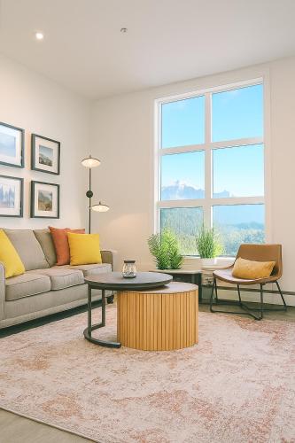 . New Vaulted Ceilings 3 Beds AC Views