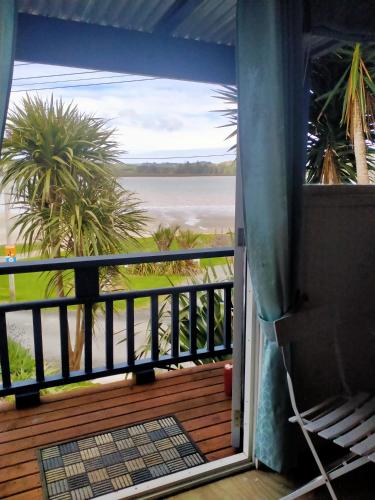 Waterfront weekend stay with sleep out in Matakohe