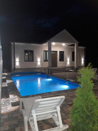 White house Garni in Garni