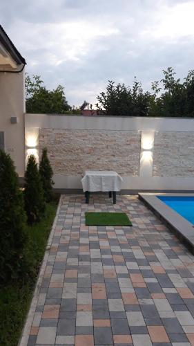 White house Garni in Garni