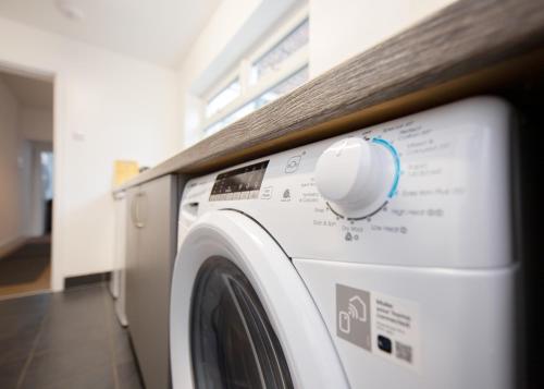 Modern 3-Bed House - Stoke on Trent in Hartshill