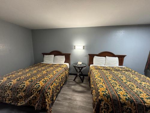 Claremore Motor Inn - image 12