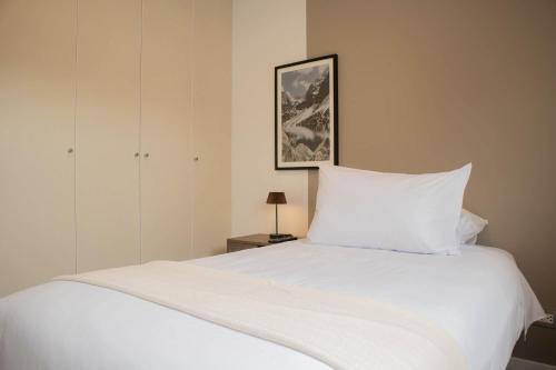 Signature Balcony 2BR in Miraflores - image 3