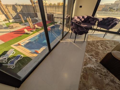 Aussicht, Noorhan Private Luxury Layover Villa - 10 Minutes to Airport in Al Qastal