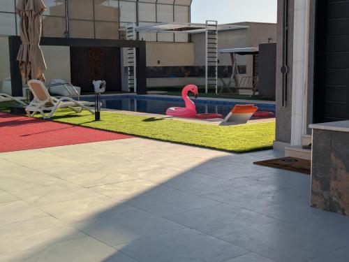 Aussicht, Noorhan Private Luxury Layover Villa - 10 Minutes to Airport in Al Qastal