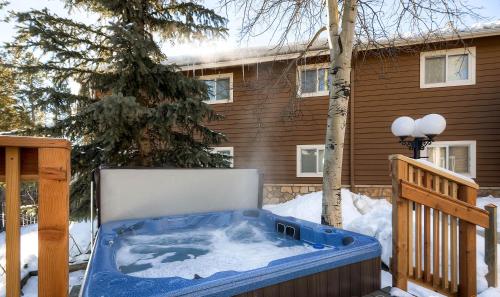 Park Meadows 6A by Ski Country Resorts in Four O'Clock