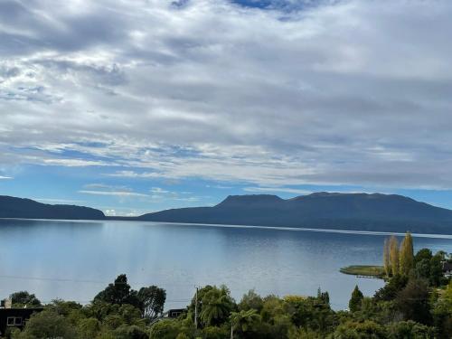 Fuschia Tree Cottage – khách sạn tại Lake Tarawera