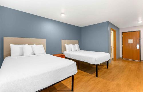 2 double beds