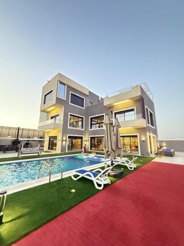 Noorhan Private Luxury Layover Villa - 10 Minutes to Airport – khách sạn tại Al Jizah