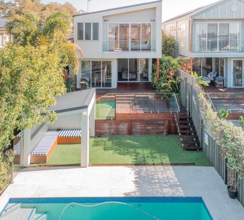 Luxury Burleigh Coastal Getaway