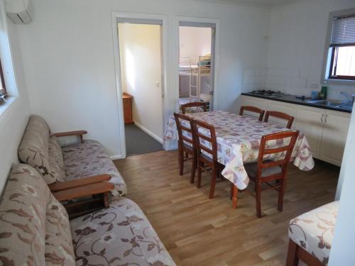 Latrobe Mersey River Cabin and Caravan Park in Devonport