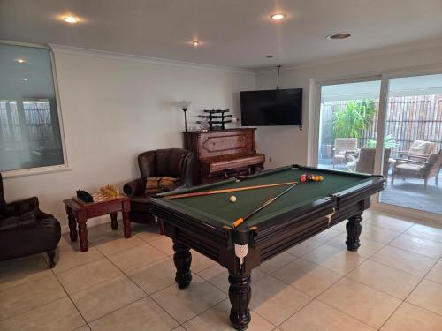 4 bed House next to Lake Richmond close to beach — other in 48 Brindabella Avenue, Rockingham Australia, 6168