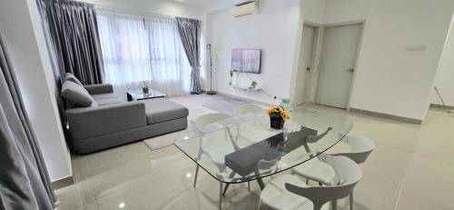 KLCC City View Retreat Cozy Spacious Apartment 2BR 2BTH, Kuala Lumpur